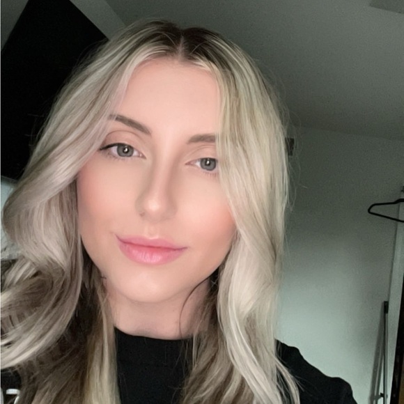 Meet your Posher, Tiffany - Picture 3 of 6